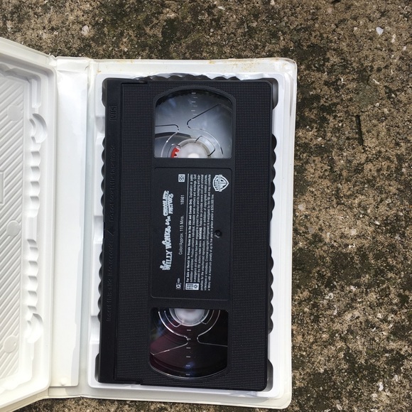 Willy Wonka and the Chocolate Factory VHS - Picture 3 of 7